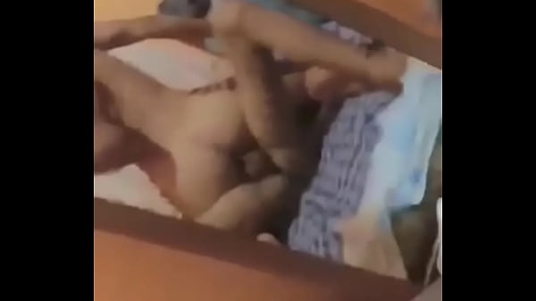 Perrita blanca recibiendo como una desquiciada